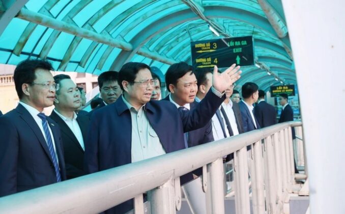 3 min 10 678x420 - Thủ tướng Phạm Minh Chính kiểm tra công tác phục vụ hành khách tại Ga Hà Nội