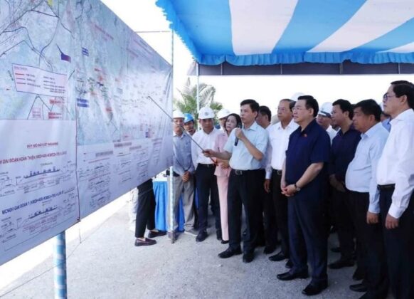 3 min 2 582x420 - Chủ tịch Quốc hội kiểm tra tiến độ xây dựng cao tốc Biên Hòa-Vũng Tàu và thăm Công ty Hóa dầu Long Sơn