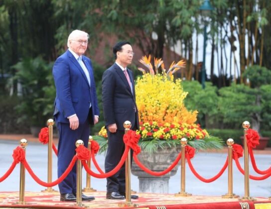 3 min 28 544x420 - Lễ đón Tổng thống Đức và Phu nhân thăm cấp Nhà nước tới Việt Nam