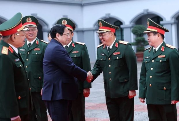 3 min 31 621x420 - Thủ tướng Phạm Minh Chính thăm, chúc Tết cán bộ Tổng cục 2 Bộ Quốc phòng