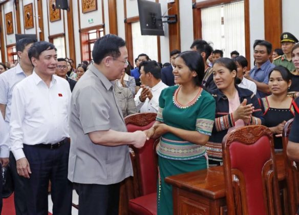 3 min 33 584x420 - Chủ tịch Quốc hội thăm, tặng quà các đối tượng chính sách tỉnh Gia Lai