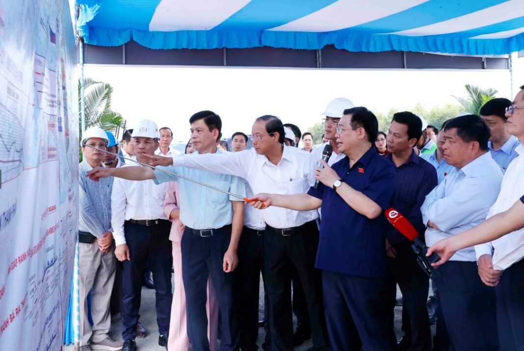Chủ tịch Quốc hội kiểm tra tiến độ xây dựng cao tốc Biên Hòa-Vũng Tàu và thăm Công ty Hóa dầu Long Sơn