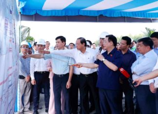 Chủ tịch Quốc hội kiểm tra tiến độ xây dựng cao tốc Biên Hòa-Vũng Tàu và thăm Công ty Hóa dầu Long Sơn