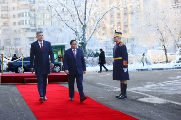 4 min 27 634x420 - Lễ đón Thủ tướng Chính phủ Phạm Minh Chính thăm chính thức Romania