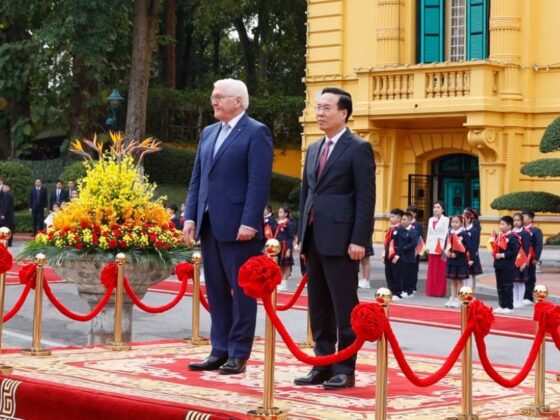 4 min 28 560x420 - Lễ đón Tổng thống Đức và Phu nhân thăm cấp Nhà nước tới Việt Nam