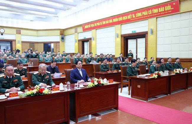 4 min 31 650x420 - Thủ tướng Phạm Minh Chính thăm, chúc Tết cán bộ Tổng cục 2 Bộ Quốc phòng
