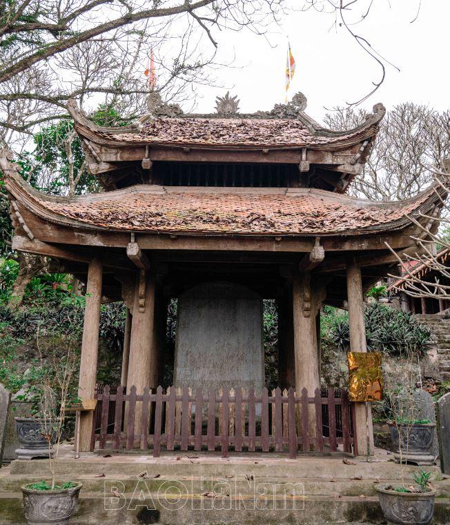 6 min 25 - Cận cảnh ngôi chùa cổ gần 1000 năm tuổi trên núi Đọi