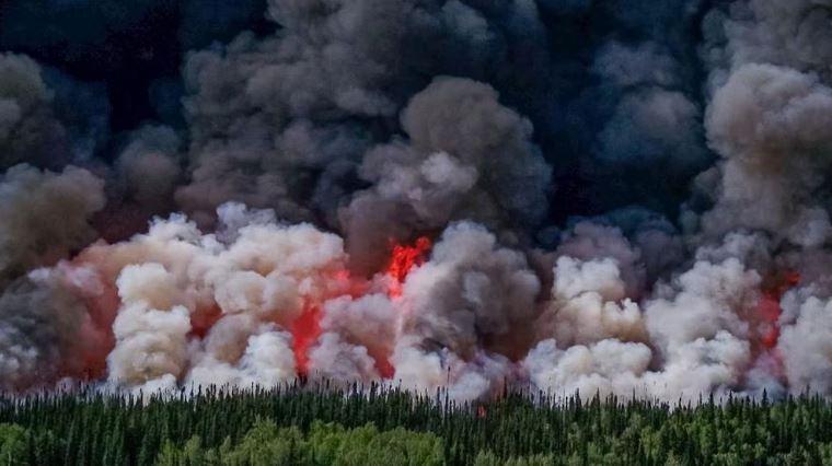 Chay rung tai Canada 2 min - Cháy rừng tại Canada khủng khiếp đến mức nào?