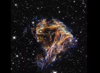 NASA: 'Pháo hoa' rực sáng giữa vật thể đang lao vào dải Ngân Hà