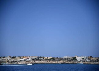 Thuyền chở 40 người mất tích ngoài khơi đảo Lampedusa của Italy