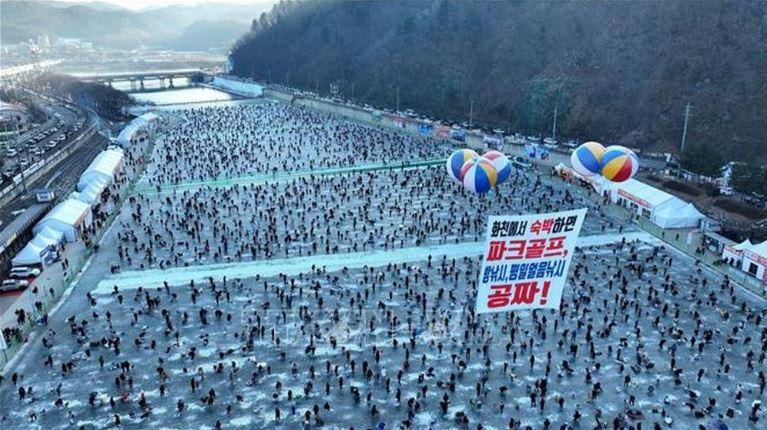 Le hoi cau ca hoi tren bang tai Han Quoc 2 min - Lễ hội câu cá hồi trên băng tại Hàn Quốc thu hút lượng khách kỷ lục