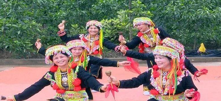 Mua chuong 2 min - Múa chuông - vũ điệu linh thiêng của người Dao đỏ ở vùng cao Lào Cai
