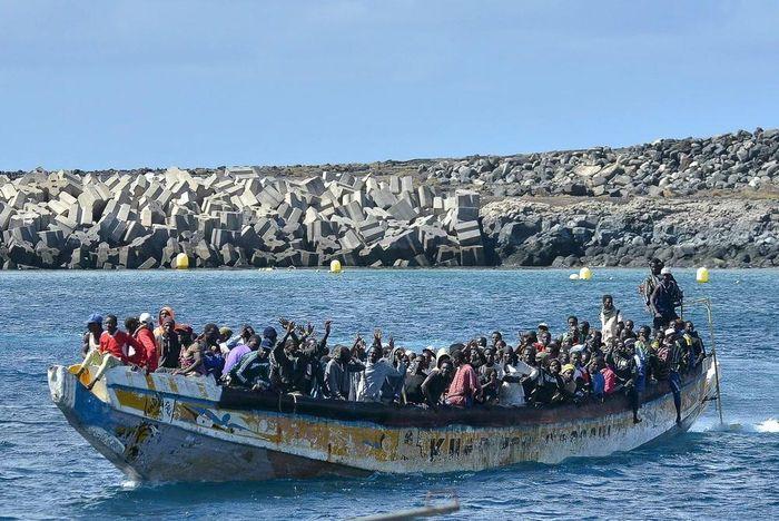 Tau cho nguoi di cu toi dao Canary Tay Ban Nha - 380.000 người vượt biên trái phép vào Liên minh châu Âu trong năm 2023