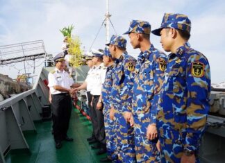 Đưa Tết sớm đến với các âu tàu, làng chài tại quần đảo Trường Sa