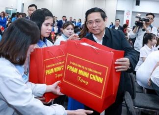 Thủ tướng Phạm Minh Chính thăm, tặng quà công nhân, người lao động hoàn cảnh khó khăn dịp Tết