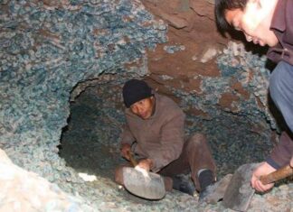 Đào móng ở công trường, công nhân phát hiện hơn 2.000 kg vật thể 'xâu thành chuỗi' màu xanh lục: Chuyên gia khẳng định đó là kho báu hơn 1000 năm lịch sử