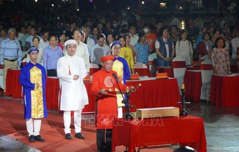 Nghi thức “Cung tuyên chúc văn tế” tri ân công đức tiền nhân gây dựng làng hoa.