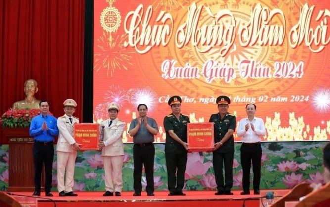 14 min 667x420 - Thủ tướng Phạm Minh Chính động viên các lực lượng ứng trực Tết tại Cần Thơ