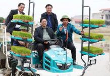 Thủ tướng xuống đồng động viên nông dân Hải Dương sản xuất vụ Đông Xuân