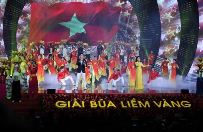 7 min 645x420 - Thủ tướng Phạm Minh Chính dự Lễ trao Giải Búa liềm Vàng lần thứ VIII-năm 2023