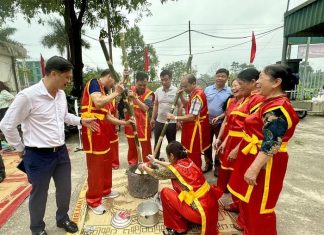 Phú Thọ: Nhiều hoạt động sôi nổi tại Lễ hội Vua Hùng dạy dân cấy lúa Phú Thọ: Nhiều hoạt động sôi nổi tại Lễ hội Vua Hùng dạy dân cấy lúa