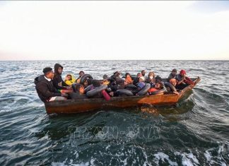 Maroc và Tunisia giải cứu hàng trăm người di cư trên biển