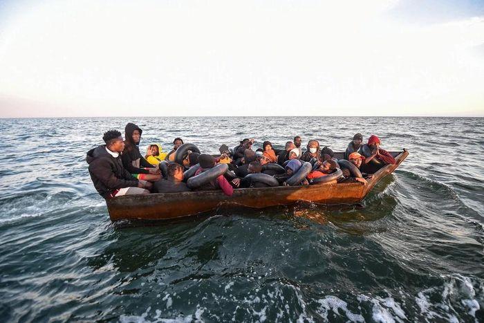 Nguoi di cu cho duoc giai cuu tren Dia Trung Hai - Đắm thuyền ngoài khơi Tunisia, 13 người di cư Sudan thiệt mạng