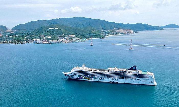 Nha Trang đón 3 siêu tàu du lịch 'xông đất' đầu năm mới