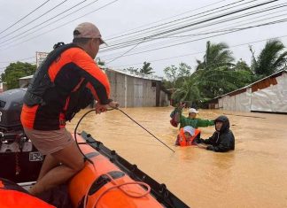 Philippines: Lở đất chôn vùi 2 xe buýt, nhiều người bị thương