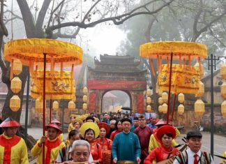 Tái dựng nghi lễ thả cá chép, dựng cây nêu ở cung đình Thăng Long Tái dựng nghi lễ thả cá chép, dựng cây nêu ở cung đình Thăng Long