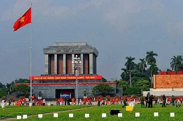 Thủ đô Hà Nội, "đầu não và trái tim của cả nước" 