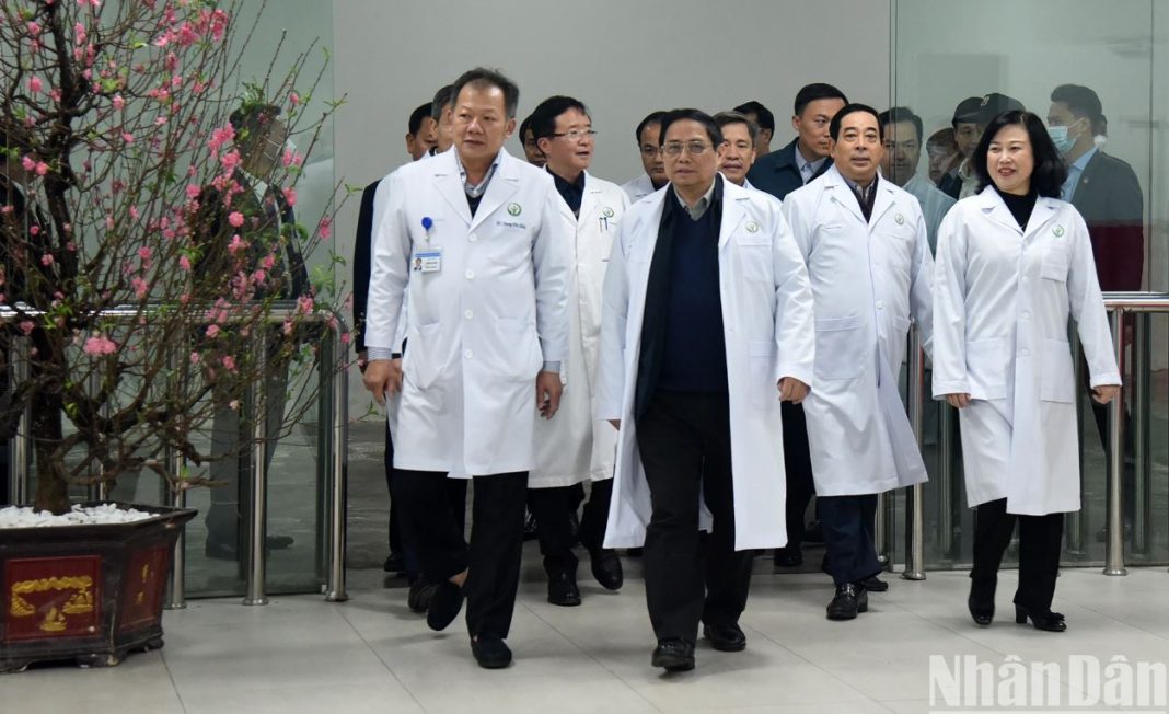 Thủ tướng chúc Tết tại Bệnh viện Hữu nghị Việt Đức và Bệnh viện Nhi Trung ương