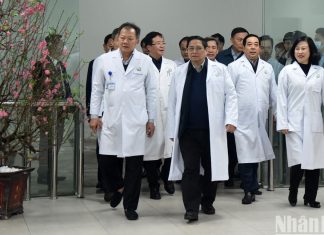 Thủ tướng chúc Tết tại Bệnh viện Hữu nghị Việt Đức và Bệnh viện Nhi Trung ương