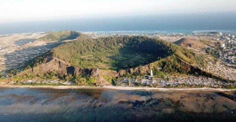 mieng nui lua 2 min - Hai miệng núi lửa có niên đại hàng triệu năm tại đảo Lý Sơn