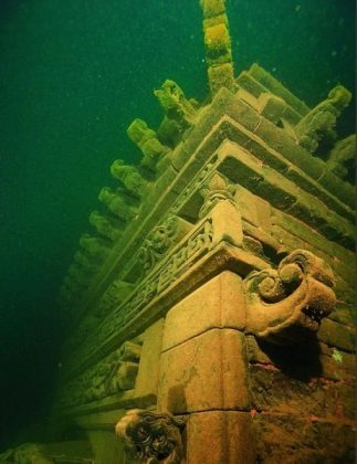 12 323x420 - Bí ẩn thành phố cổ đại 1.400 năm tuổi bị nhấn chìm dưới nước vẫn còn nguyên vẹn