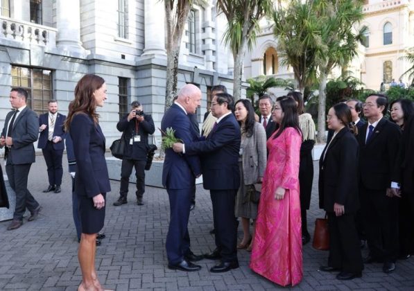 14 min 2 597x420 - Lễ đón Thủ tướng Phạm Minh Chính và Phu nhân thăm New Zealand