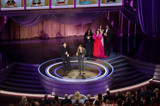 14 min 3 632x420 - Những khoảnh khắc ấn tượng trong lễ trao giải Oscar 2024