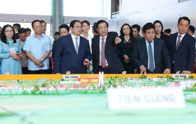 3 min 26 666x420 - Thủ tướng Phạm Minh Chính dự hội nghị công bố quy hoạch tỉnh Vĩnh Long