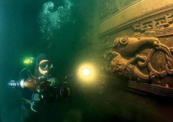 5 1 596x420 - Bí ẩn thành phố cổ đại 1.400 năm tuổi bị nhấn chìm dưới nước vẫn còn nguyên vẹn