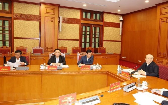 Tổng B&iacute; thư Nguyễn Ph&uacute; Trọng ph&aacute;t biểu kết luận phi&ecirc;n họp.