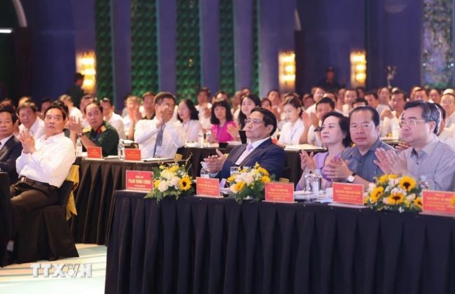 6 min 35 649x420 - Thủ tướng chủ trì Hội nghị tổng kết về phát triển tổng thể đảo Phú Quốc