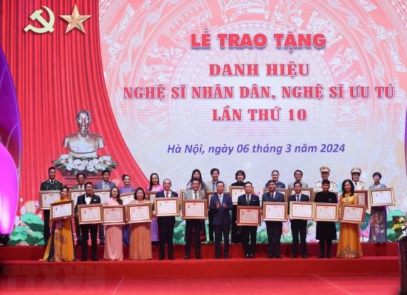 7 min 8 579x420 - Chủ tịch nước dự Lễ trao tặng danh hiệu 'Nghệ sỹ Nhân dân,' 'Nghệ sỹ Ưu tú'