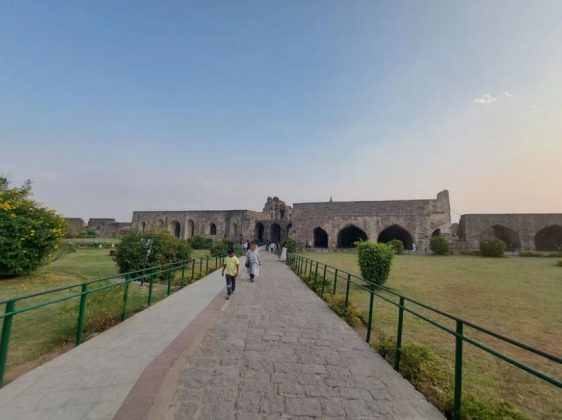 8 min 19 562x420 - Khám phá nền văn minh Ấn Độ cổ xưa bên trong Pháo đài Golconda