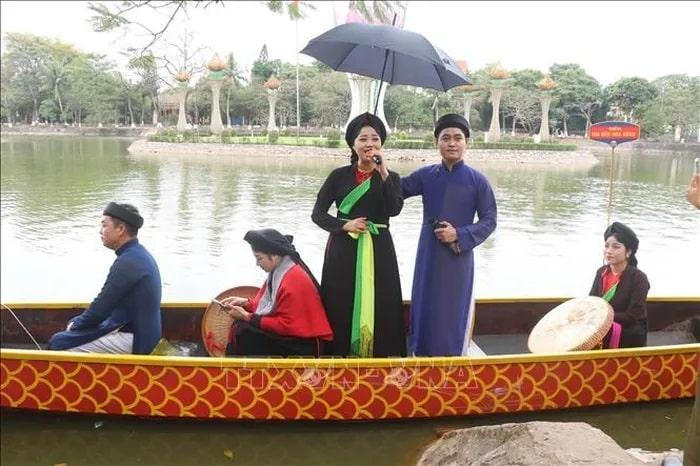 Chuong trinh hat Quan ho tren thuyen tai Ho Ban nguyet min - Lễ hội Văn hóa dân gian Phố Hiến