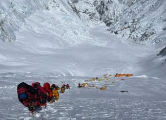 "Đỉnh Everest đang trở nên quá đông đúc và bẩn thỉu"