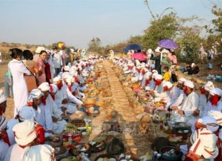 Độc đáo Lễ tảo mộ trong Tết Ramưwan của đồng bào Chăm ở Bình Thuận