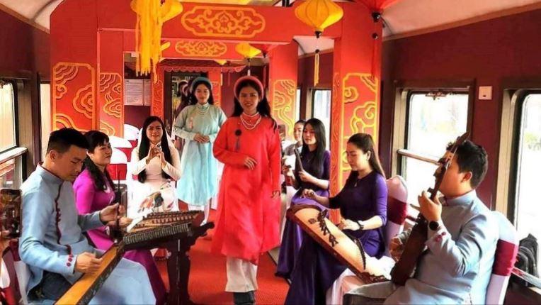 Khai trương đoàn tàu 'Kết nối di sản miền Trung'