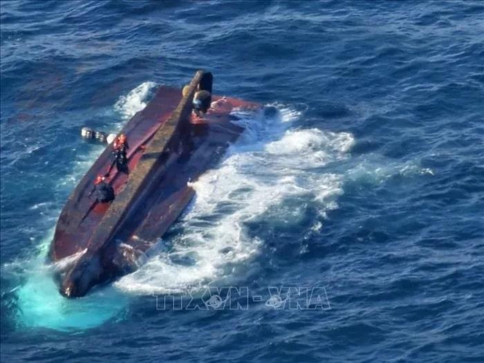 Lat tau ca tai Han Quoc khien it nhat 4 nguoi thiet mang min - Lật tàu cá tại Hàn Quốc khiến ít nhất 4 người thiệt mạng