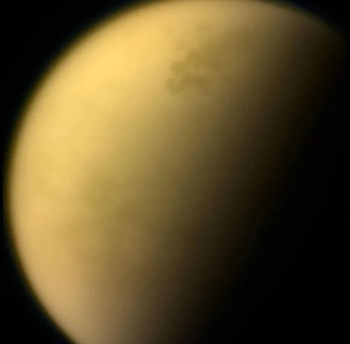 Mat trang Titan cua Sao Tho min - Thứ kỳ lạ xuất hiện trên 'bản sao Trái Đất': Gợi ý về sự sống?