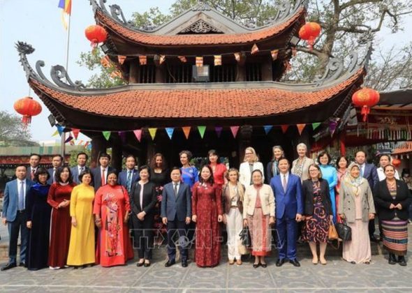 Pho Chu tich nuoc gap mat min 590x420 - Phó Chủ tịch nước gặp mặt các nữ Đại sứ, Trưởng đại diện tổ chức quốc tế
